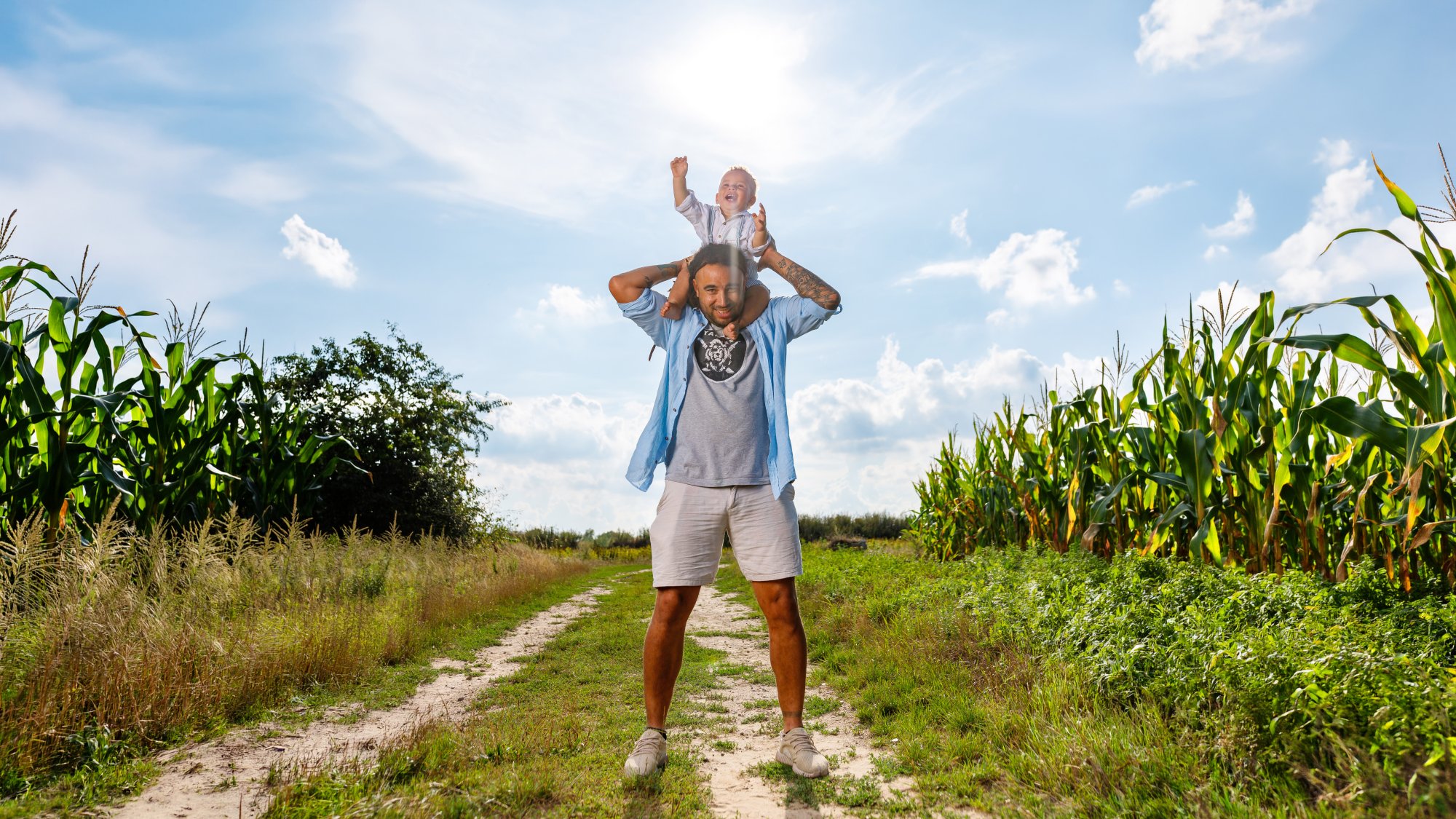 Familienfotografie Hannover – Vater mit Kind auf den Schultern