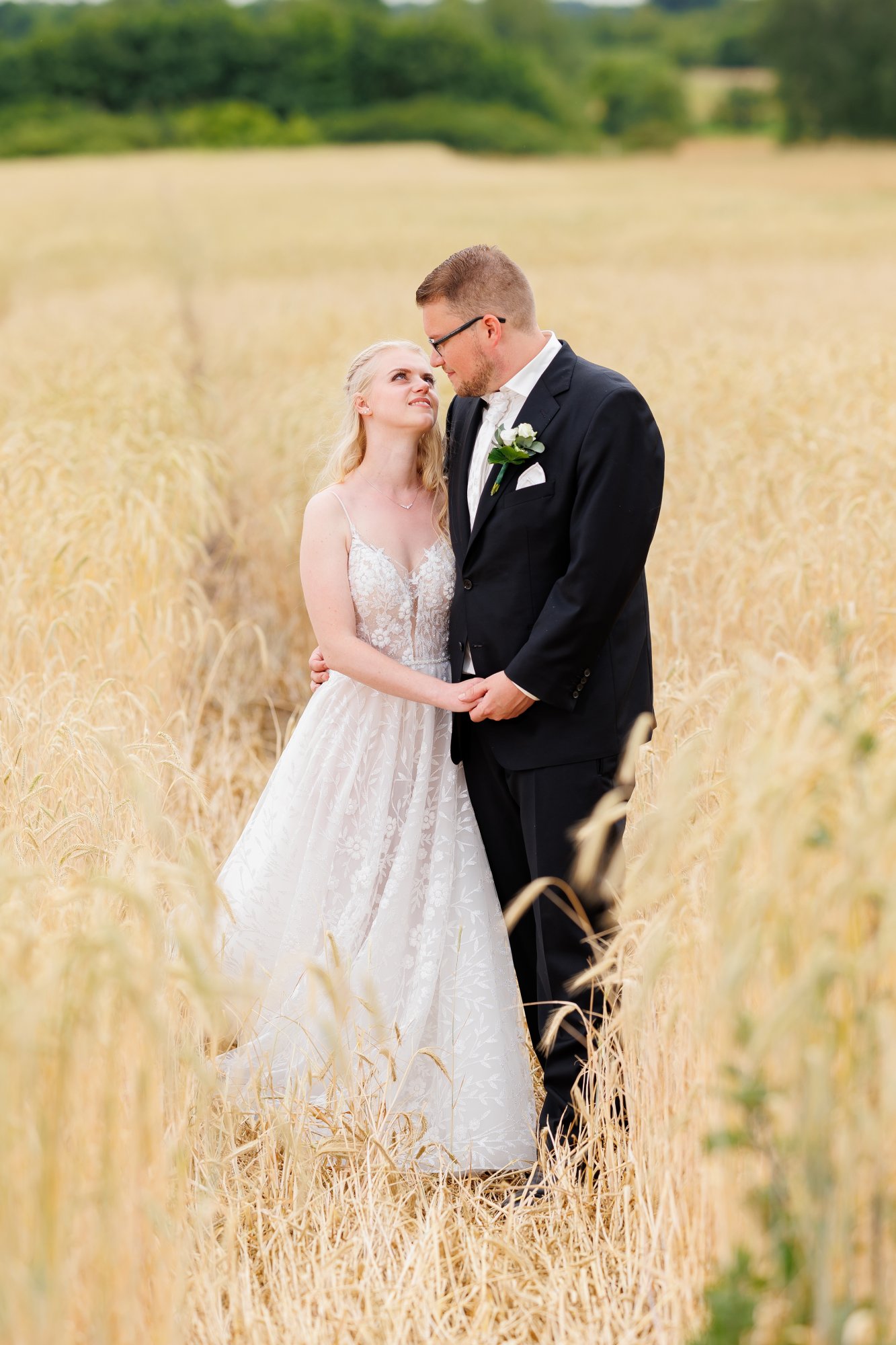 Hochzeitsfotograf Hannover – Brautpaar auf der Schlosstreppe
