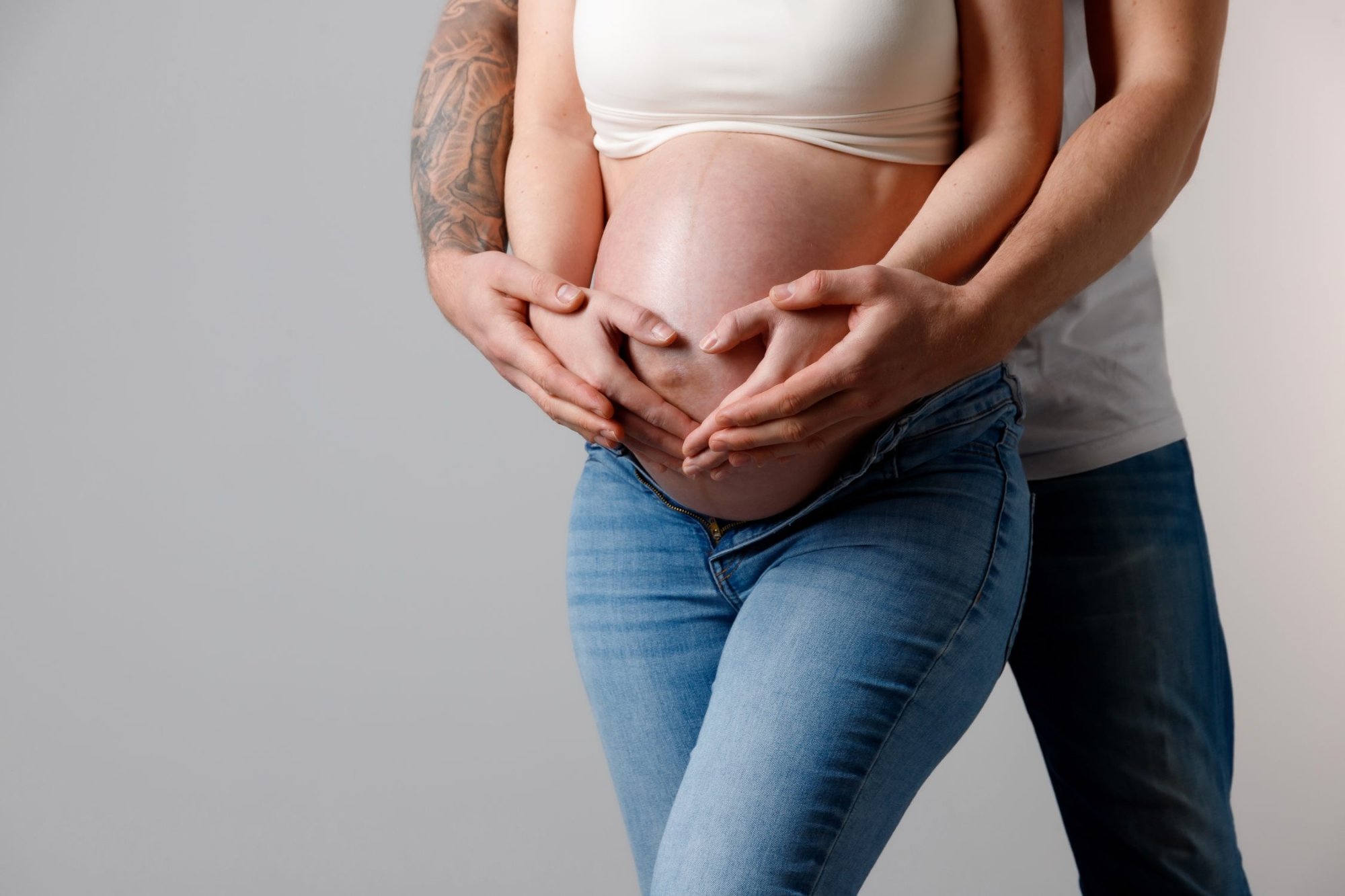 Babybauch-Shooting Hannover – Detailaufnahme Babybauch