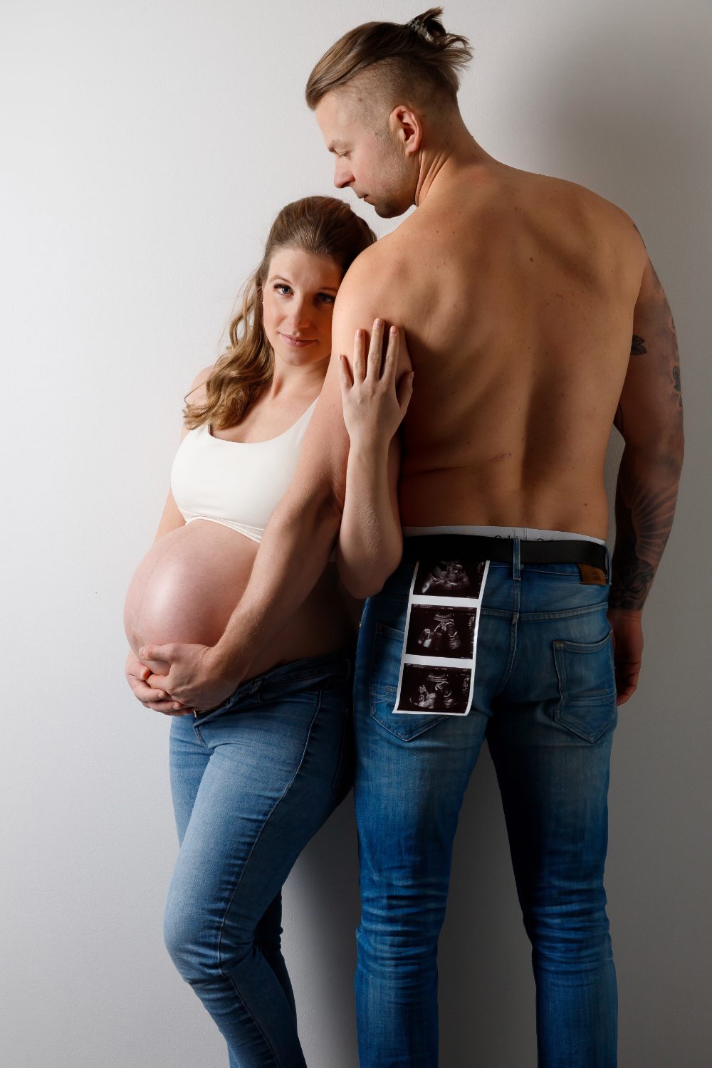 Babybauch-Shooting Hannover – werdende Mutter im Studio